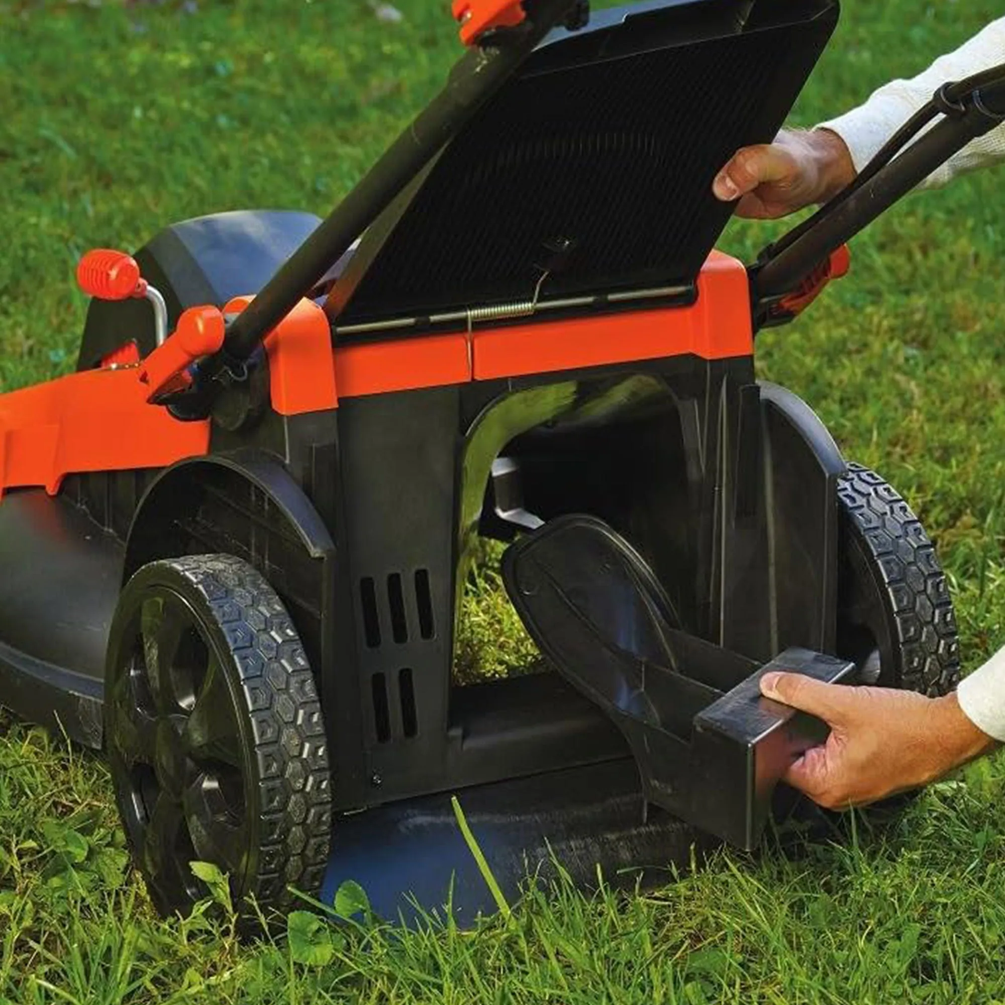 BLACK DECKER 40V Cordless Electric Walk Behind Lawn Mower w/Battery & Charger