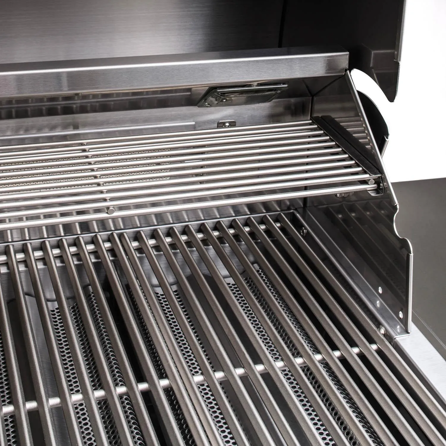 Blaze Premium LTE Marine Grade 32-Inch 4-Burner Freestanding Liquid Propane Grill With Rear Infrared Burner & Grill Lights