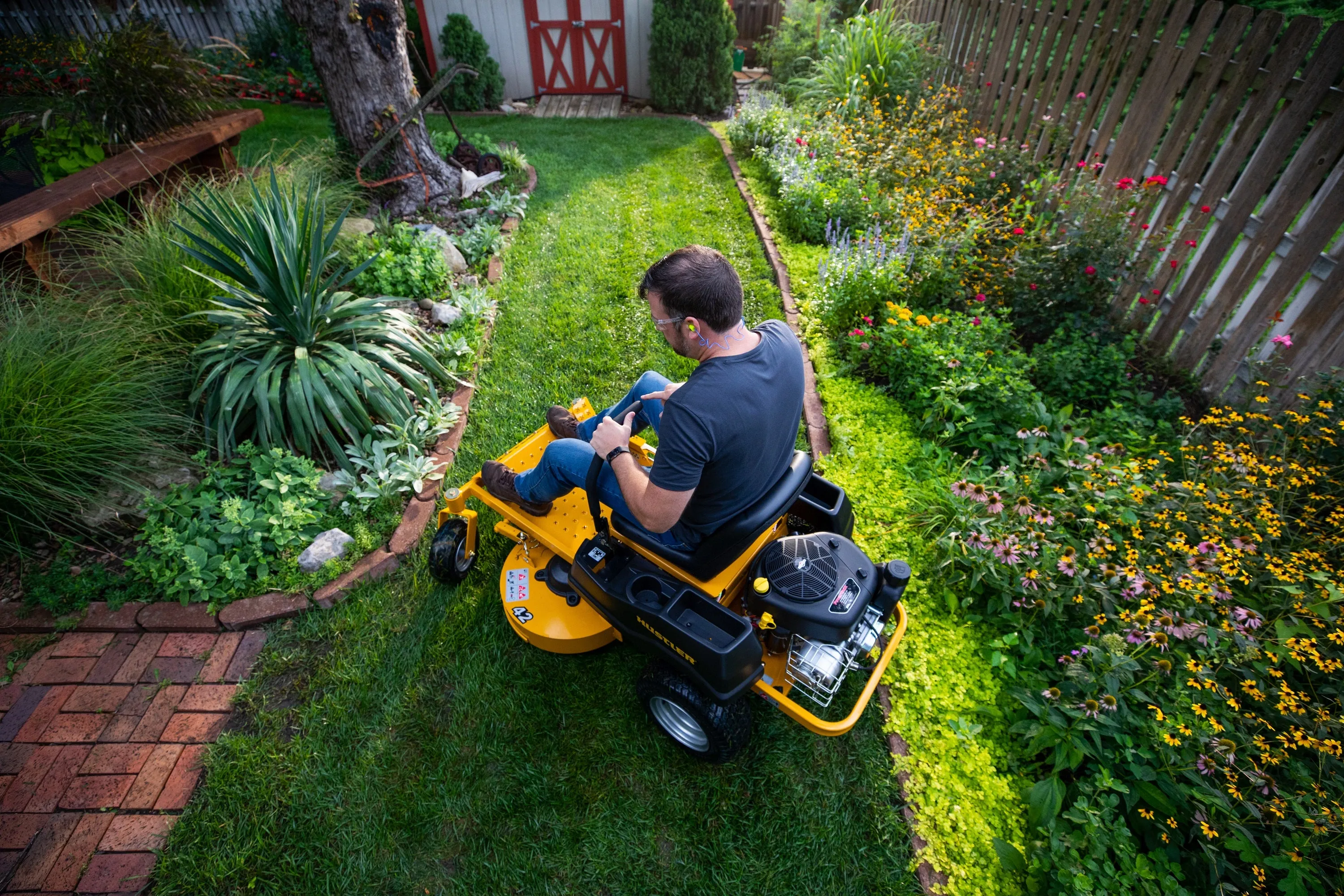Hustler Dash XD 42" Residential Zero-Turn Mower w/ Kawasaki FR541 (15HP)