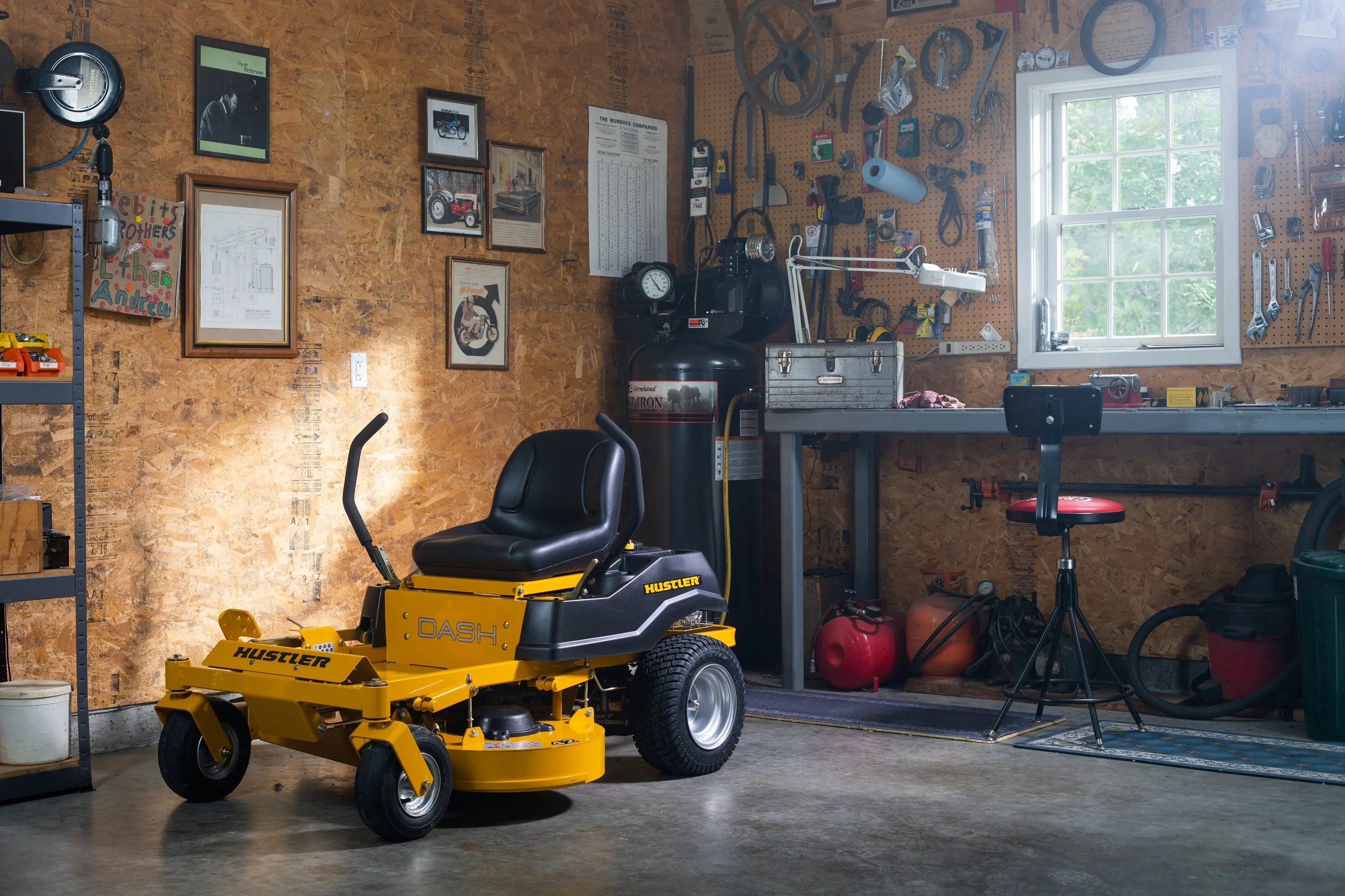 Hustler Dash XD 42" Residential Zero-Turn Mower w/ Kawasaki FR541 (15HP)