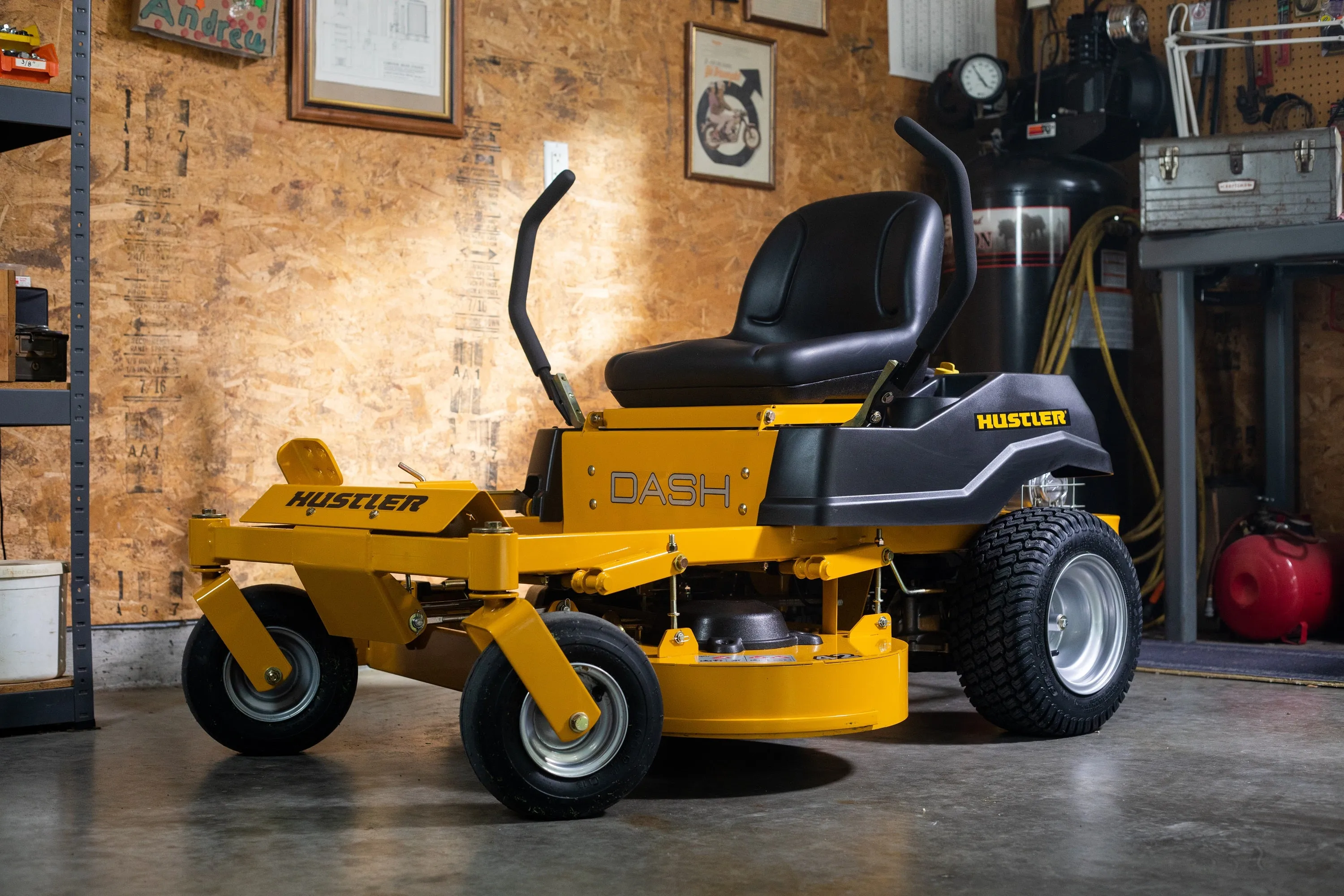 Hustler Dash XD 42" Residential Zero-Turn Mower w/ Kawasaki FR541 (15HP)