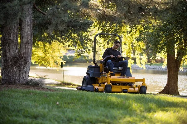 Hustler Super Z 60" Commercial Zero-Turn Mower w/ Vanguard Big Block EFI (40HP)