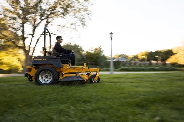 Hustler Super Z 60" Commercial Zero-Turn Mower w/ Vanguard Big Block EFI (40HP)
