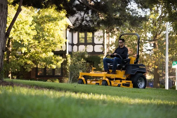 Hustler Super Z 60" Commercial Zero-Turn Mower w/ Vanguard Big Block EFI (40HP)