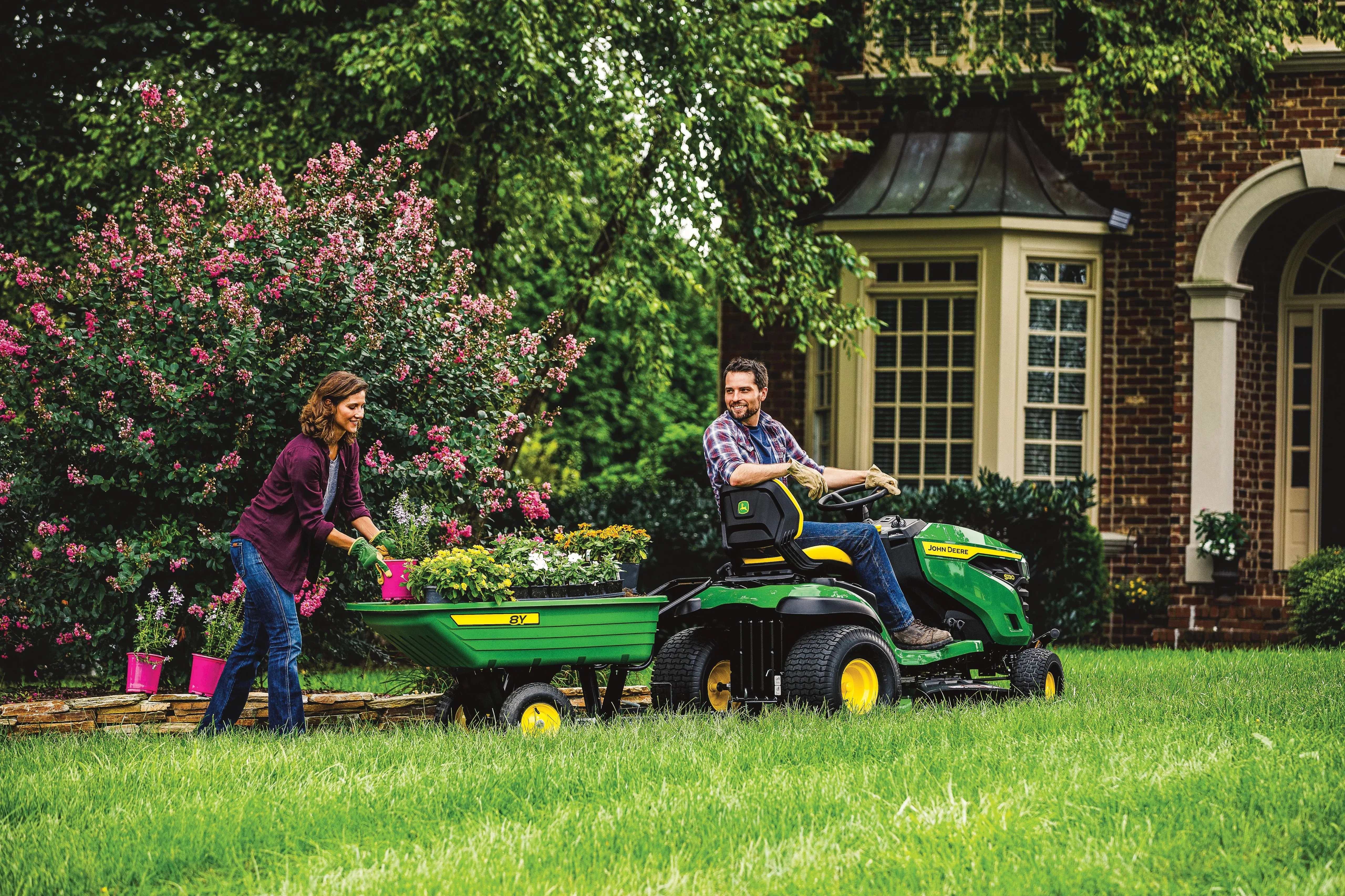 John Deere S130 22HP 42" Ride-on Mower