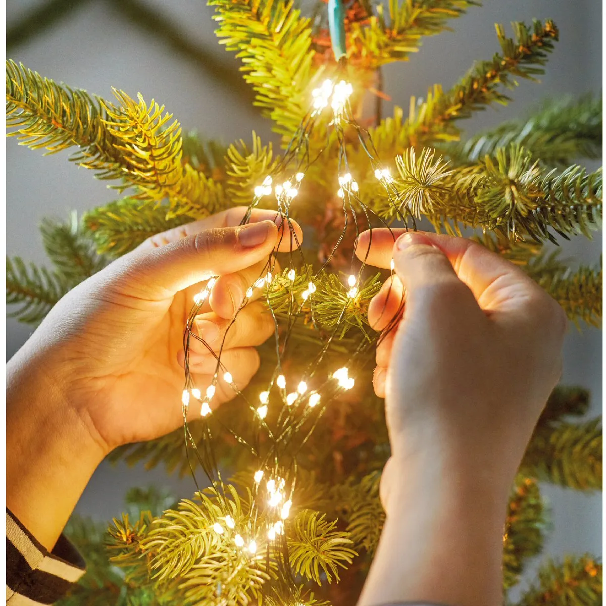 Lumineo 672 Warm White Micro LED Tree Lights (2.1m)