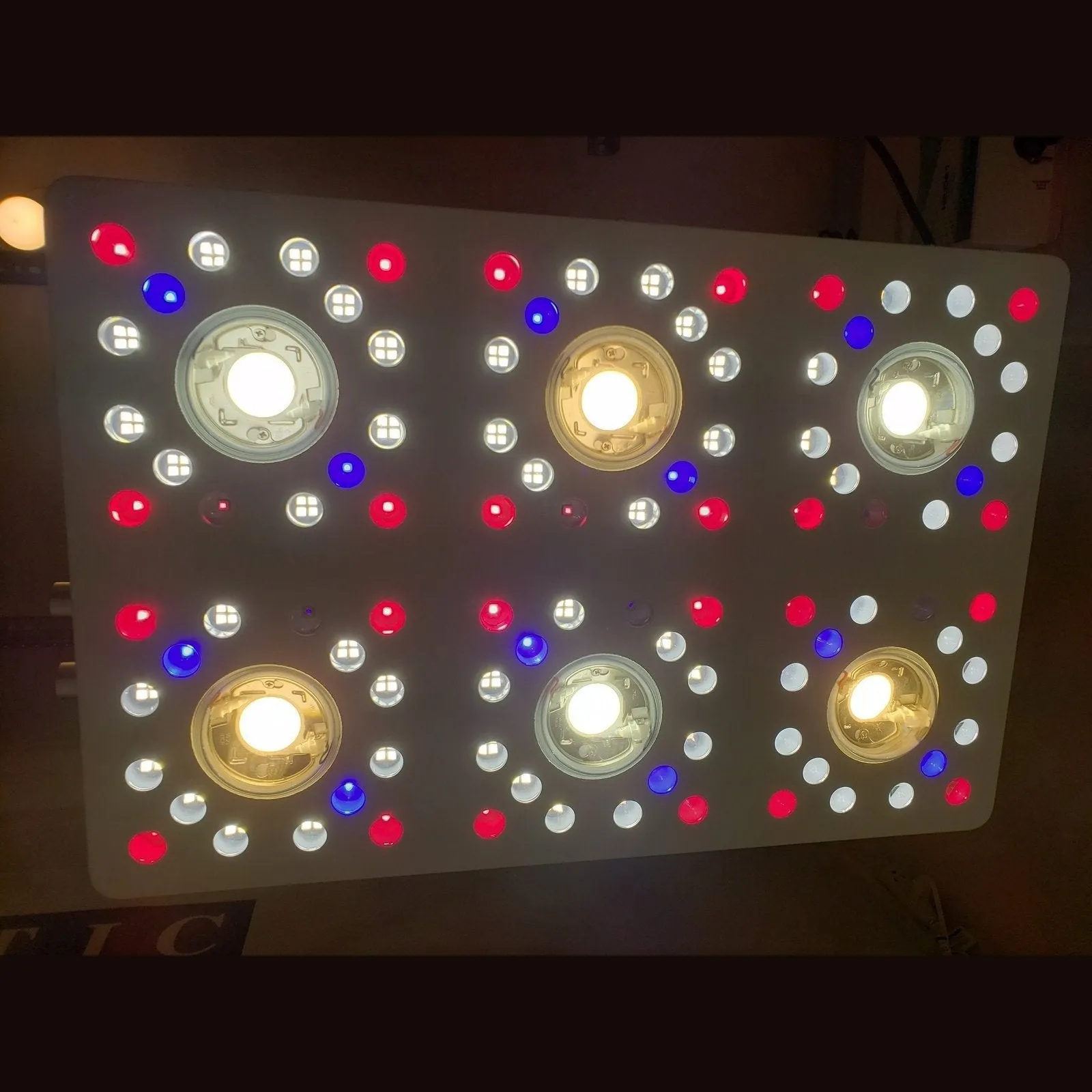 Optic LED Optic 6 Gen4 Dimmable COB LED Grow Light 605w (UV/IR) 3000k & 5000k COBs