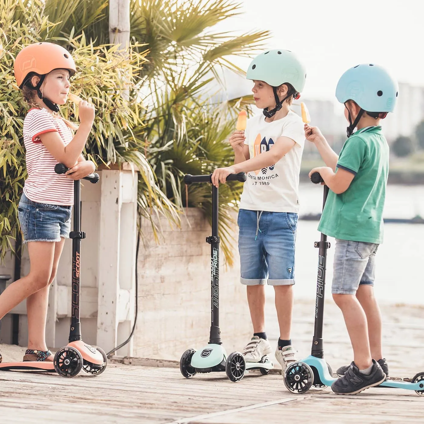 Scoot and Ride Scooter - Highwaykick 3 LED in Kiwi
