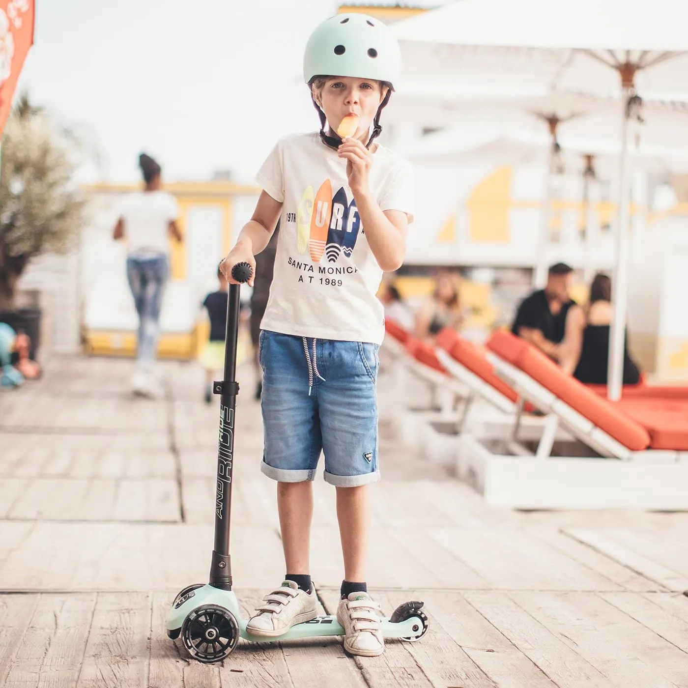 Scoot and Ride Scooter - Highwaykick 3 LED in Kiwi