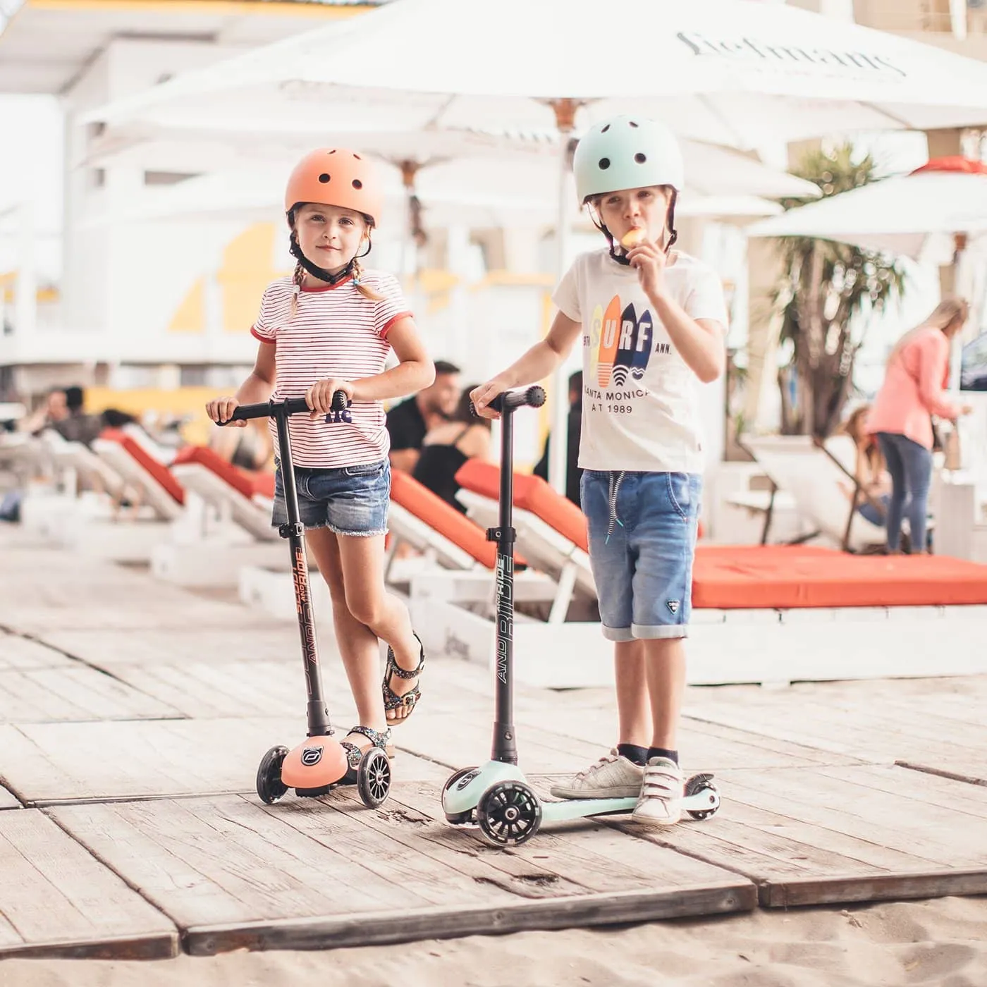 Scoot and Ride Scooter - Highwaykick 3 LED in Kiwi