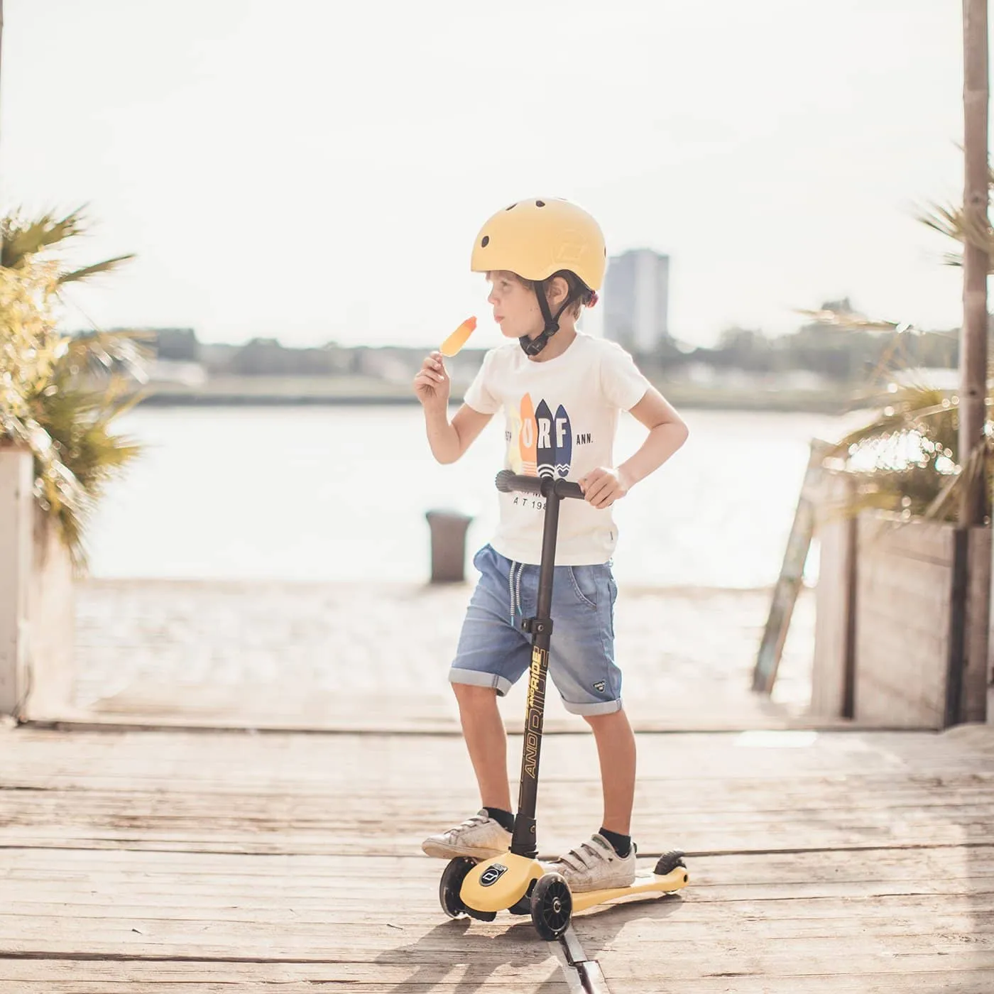 Scoot and Ride Scooter - Highwaykick 3 LED in Lemon