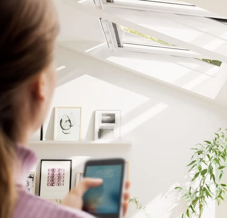 VELUX GGL CK02 206830 Triple Glazed White Painted INTEGRA® SOLAR Window (55 x 78 cm)