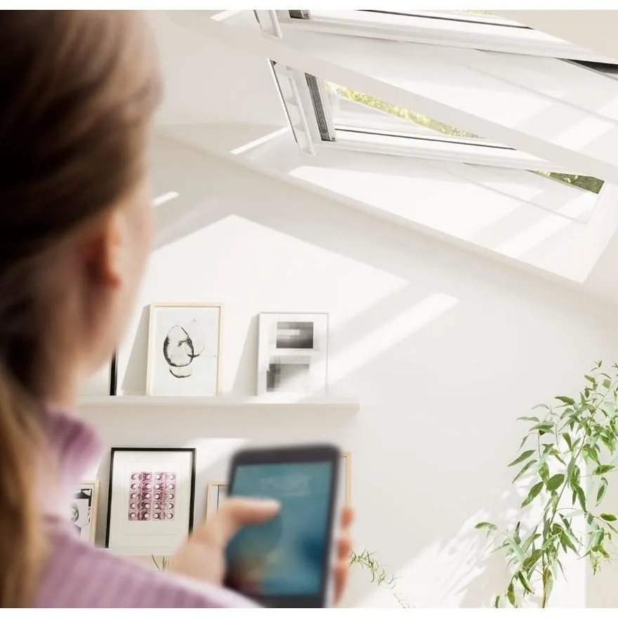 VELUX GGL CK06 206721U Triple Glazed High Energy Efficiency White Painted INTEGRA® Electric Window (55 x 118 cm)