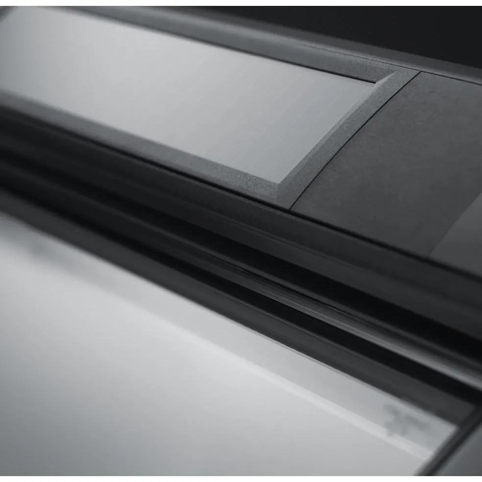 VELUX GGL MK06 206730 Triple Glazed High Energy Efficiency White Painted INTEGRA® SOLAR Window (78 x 118 cm)