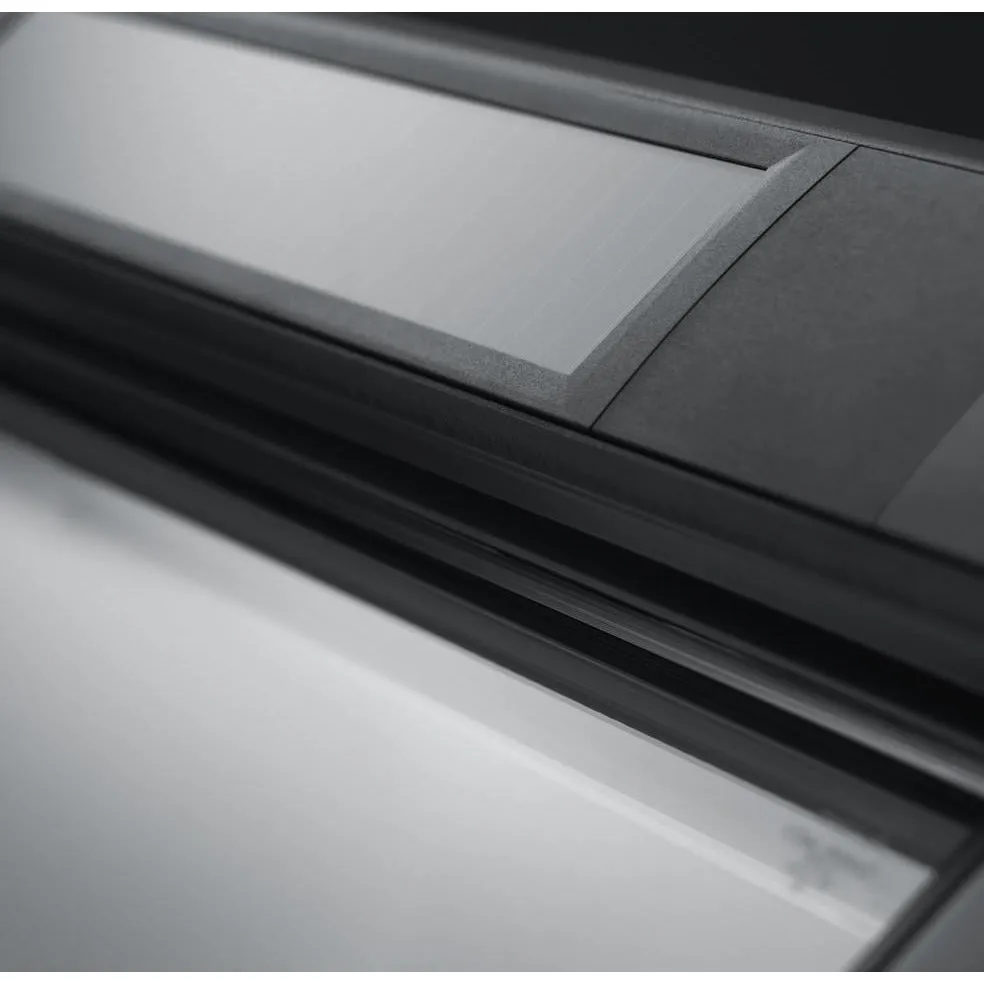 VELUX GGL UK08 307030 Pine INTEGRA® SOLAR Window (134 x 140 cm)