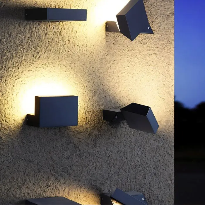 Veritas Wall Lamp